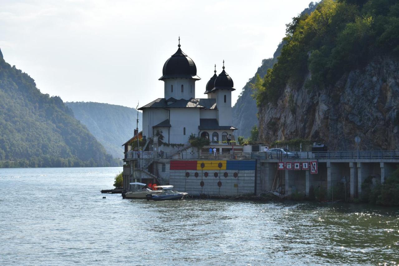 Hotel Aquastar Danube Kladovo Luaran gambar